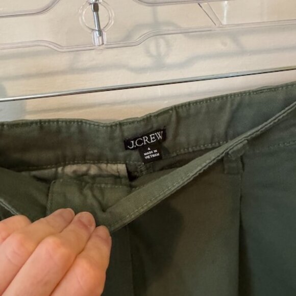 NWOT J.Crew Pleated Capeside Chino Short Utility Green - Size 4 - Picture 4 of 6